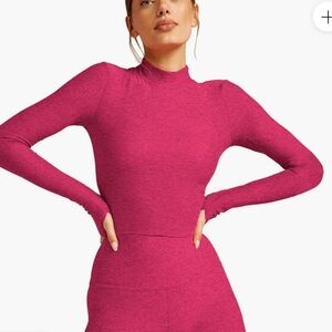 Beyond Yoga Featherweight Moving On Cropped Pullover